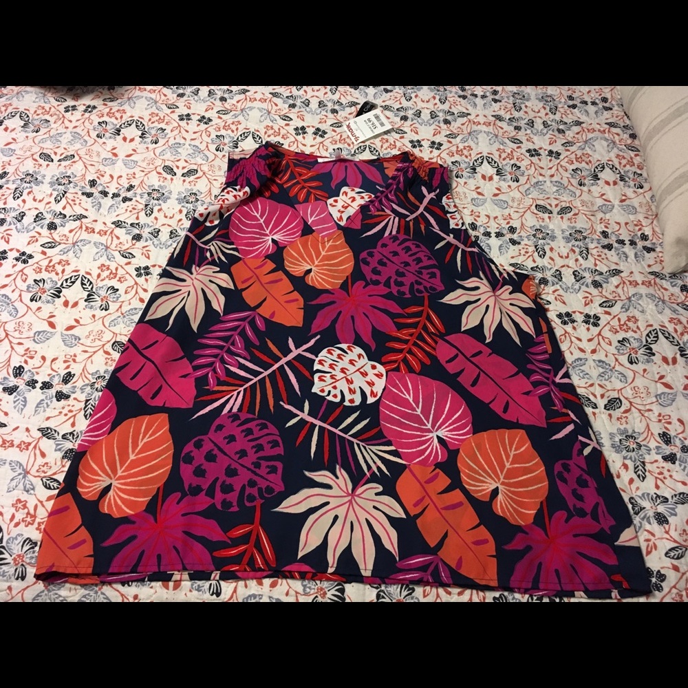 (NWT) {Violet + Claire} Floral Sleeveless Blouse